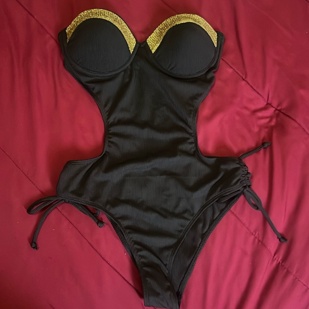 Black one piece strapless swimsuit size S